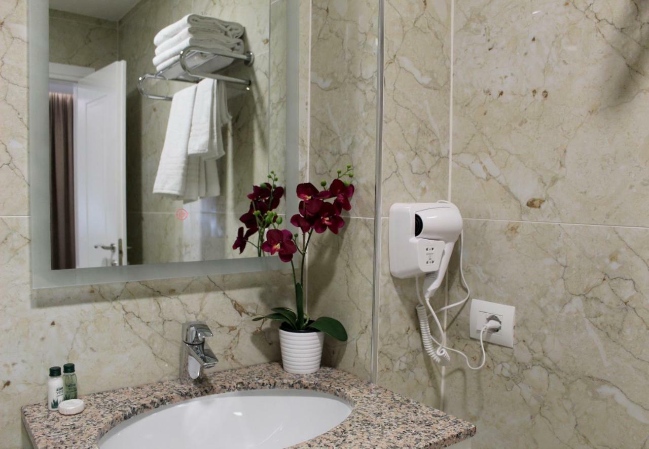 Ramel Hotel Tirana Kültér fotó